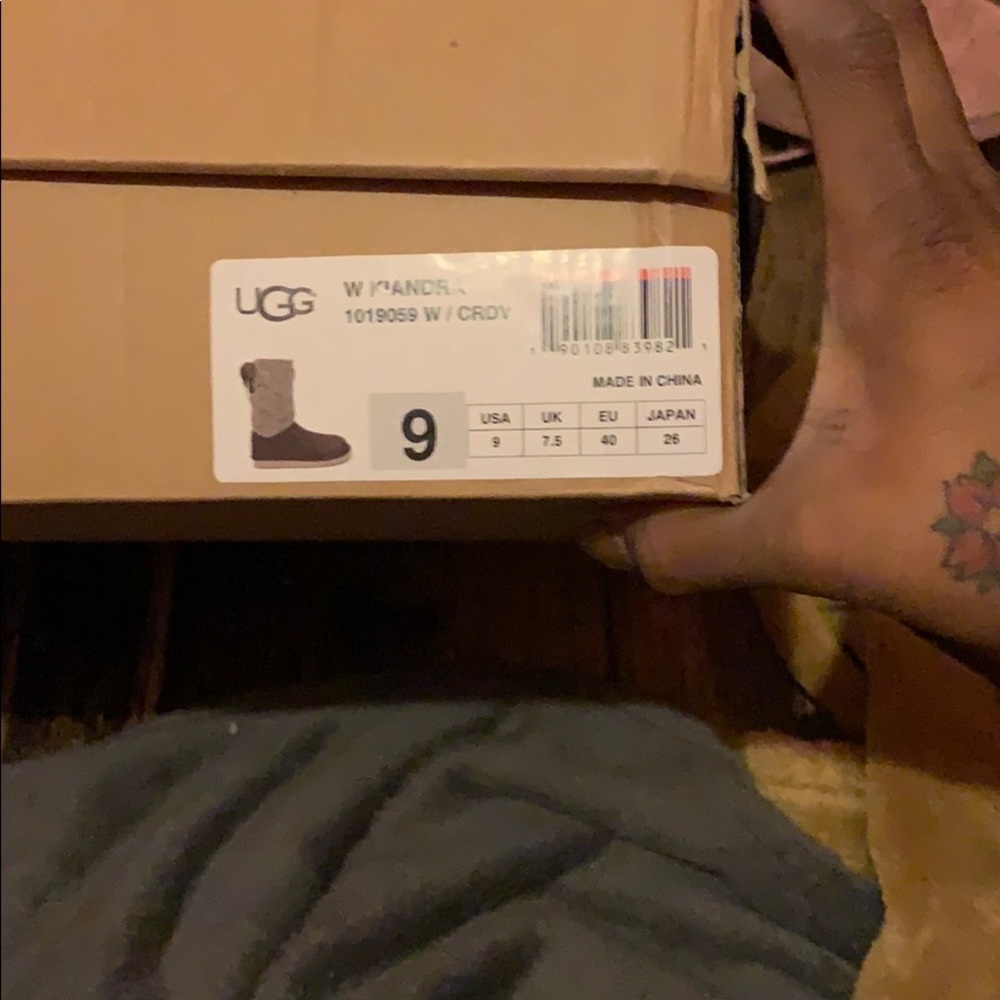W KIANDRA UGG  BOOT